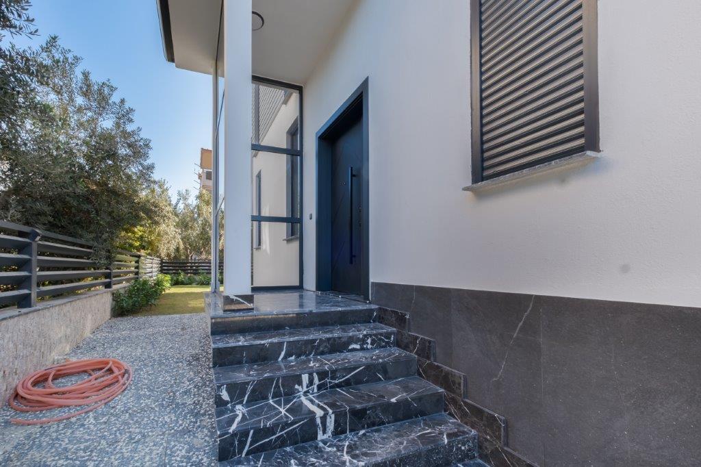 Vatandaşlığa Uygun Müstakil Havuzlu 4+1 Villa