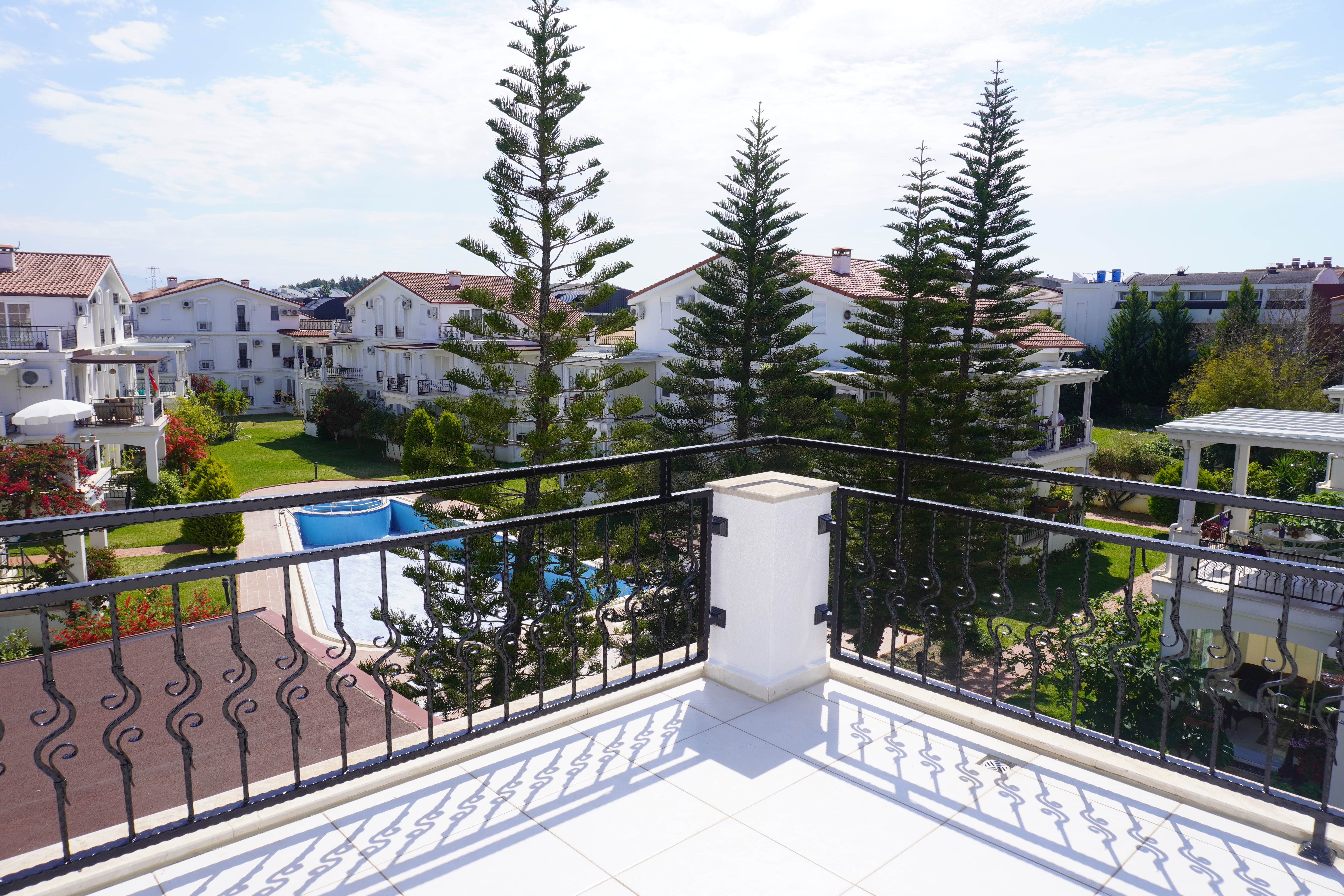 Manavgat Side'de Site İçinde Eşyalı 3+1 Satılık Dubleks Daire