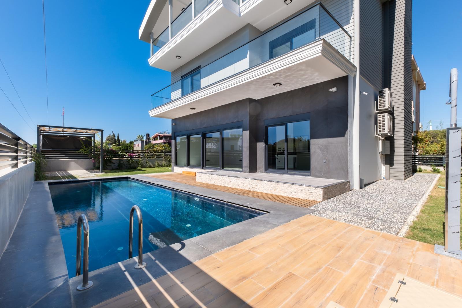 Manavgat Side'de Müstakil Havuzlu 4+1 Satılık Villa