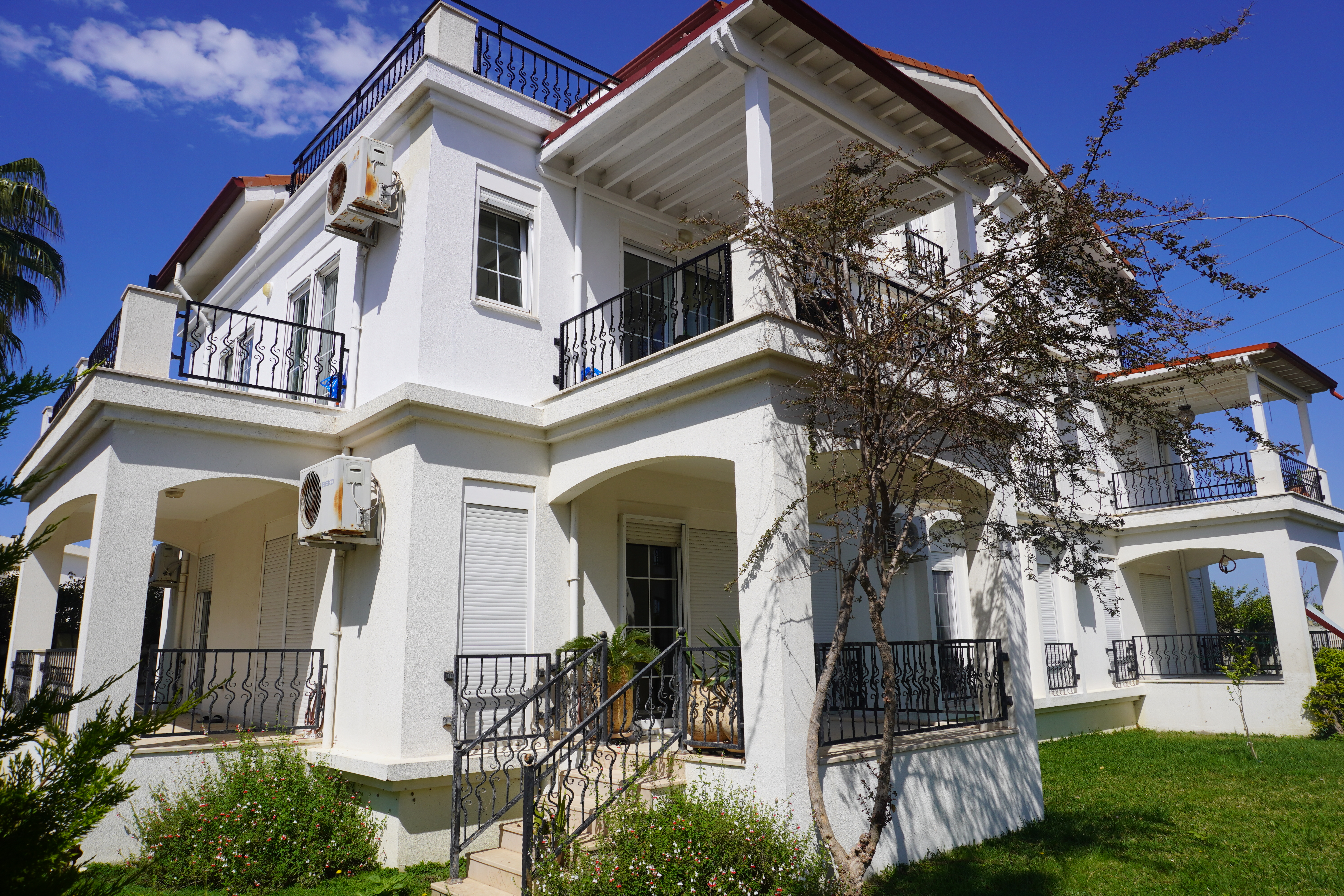Manavgat Side'de Site İçinde Eşyalı 3+1 Satılık Dubleks Daire
