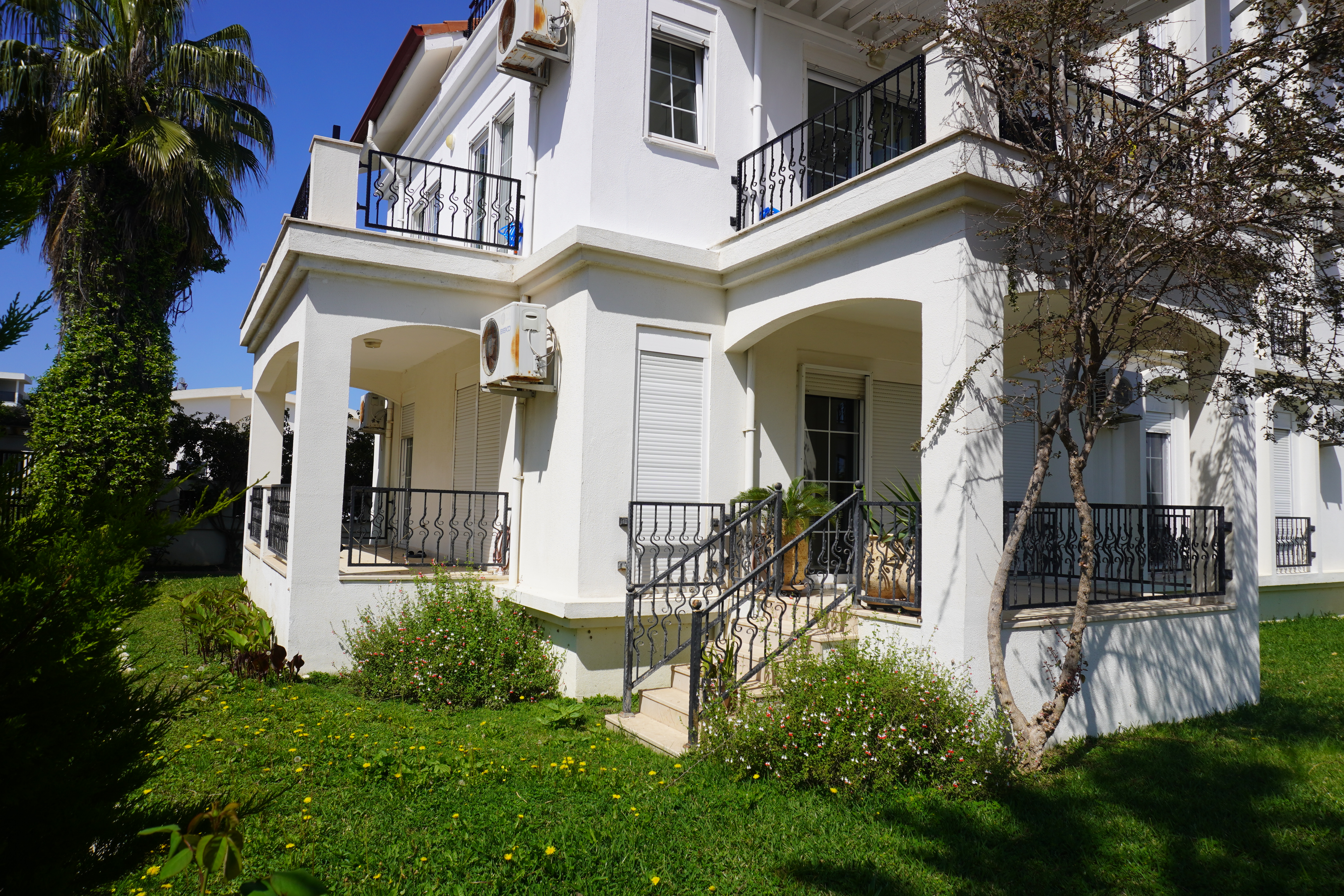 Manavgat Side'de Site İçinde Eşyalı 3+1 Satılık Dubleks Daire