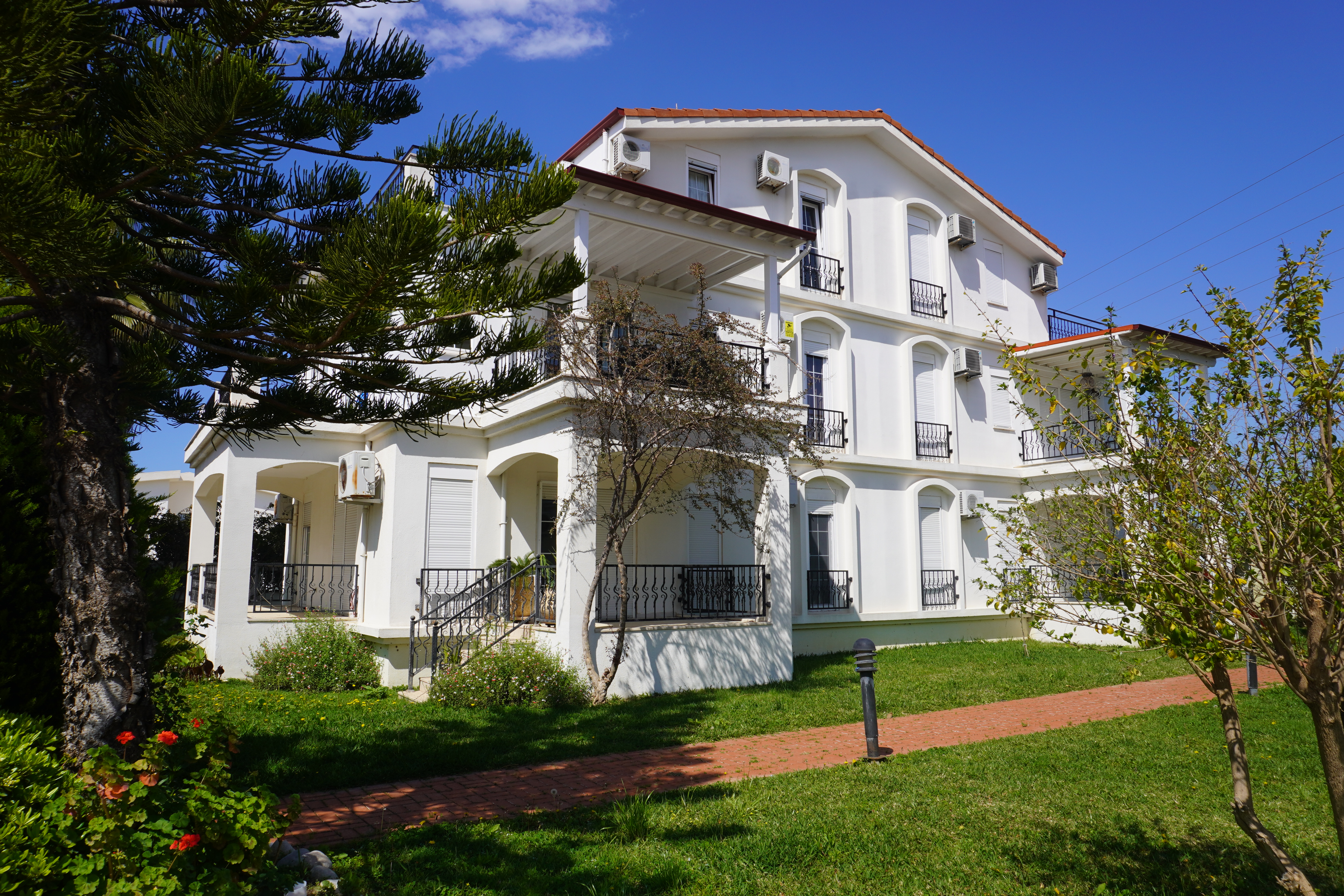 Manavgat Side'de Site İçinde Eşyalı 3+1 Satılık Dubleks Daire