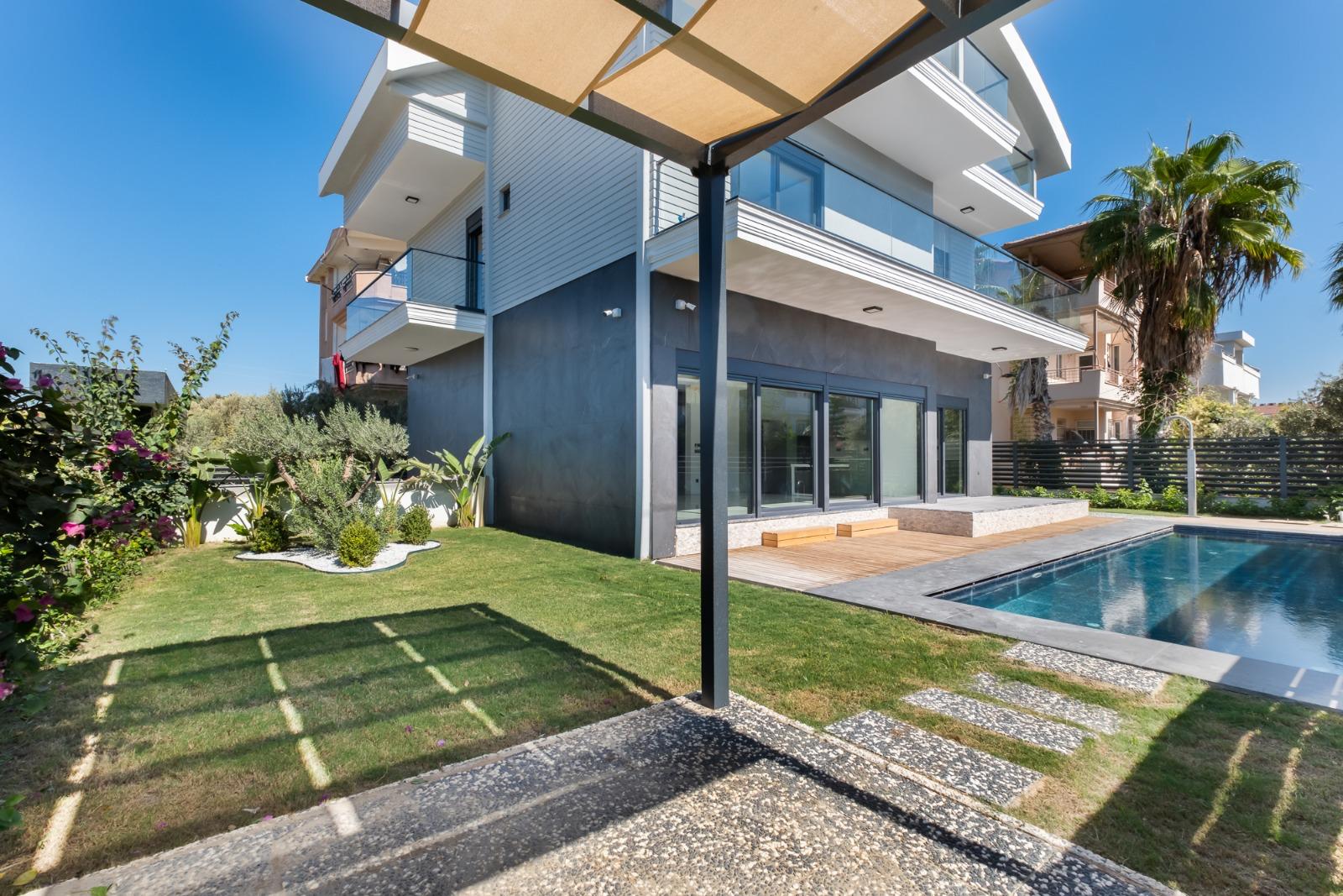 Manavgat Side'de Müstakil Havuzlu 4+1 Satılık Villa