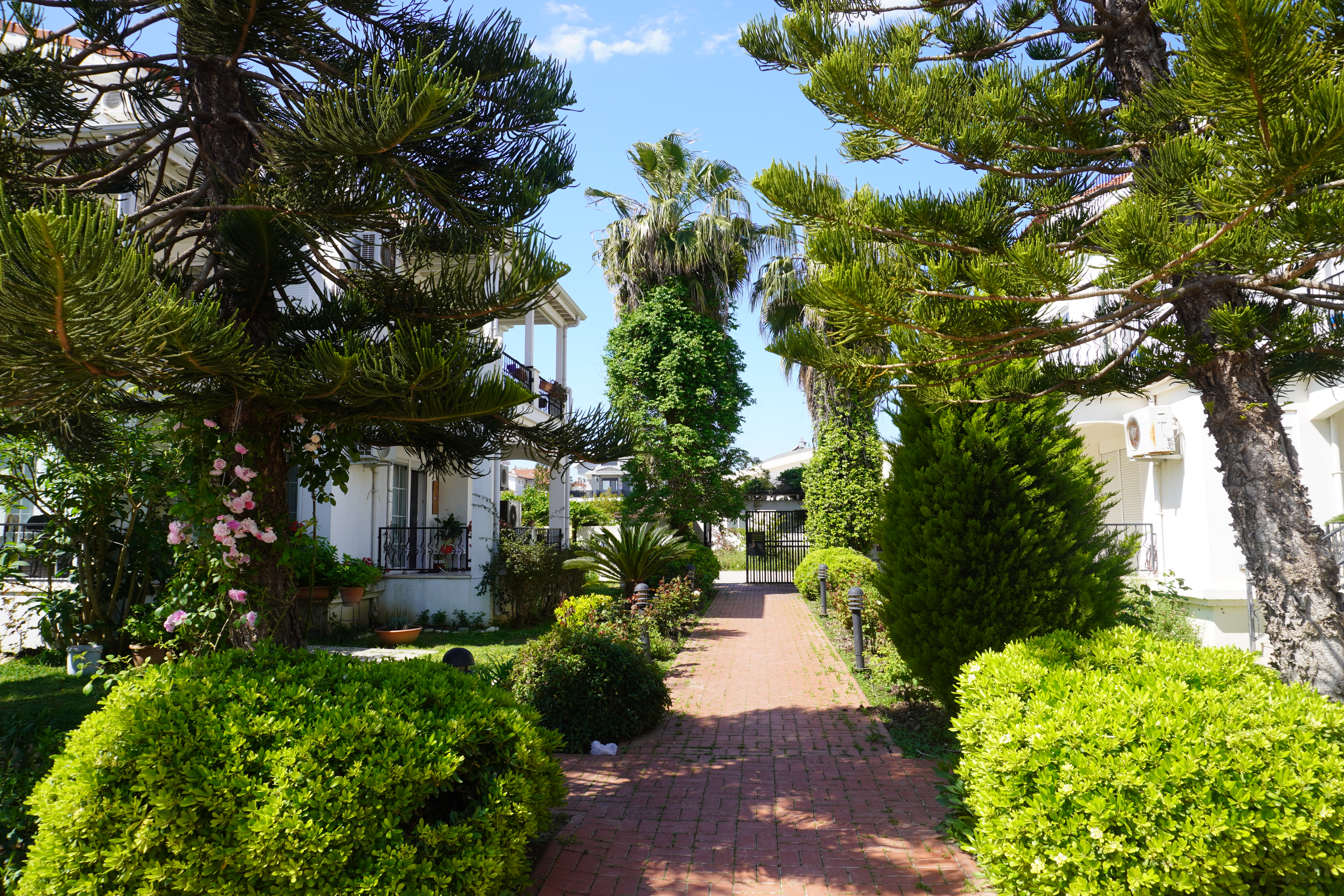 Manavgat Side'de Site İçinde Eşyalı 3+1 Satılık Dubleks Daire